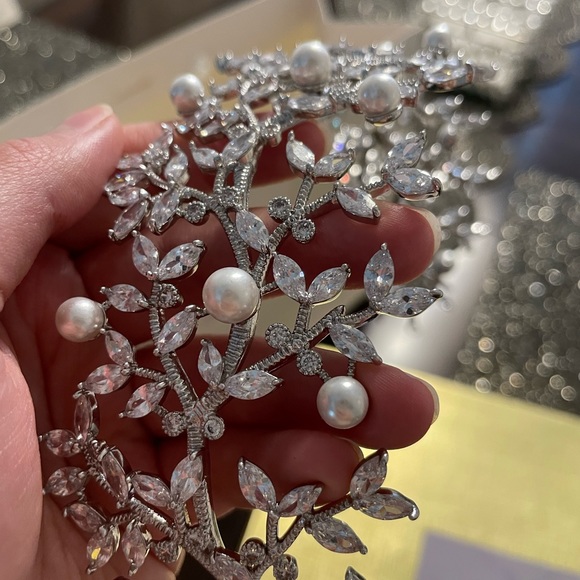 Swarovski Crystal Bridal Headpiece with pearls - Picture 8 of 8